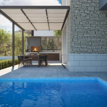 Beachfront Grey Martini With Pool Apartmán Slatine